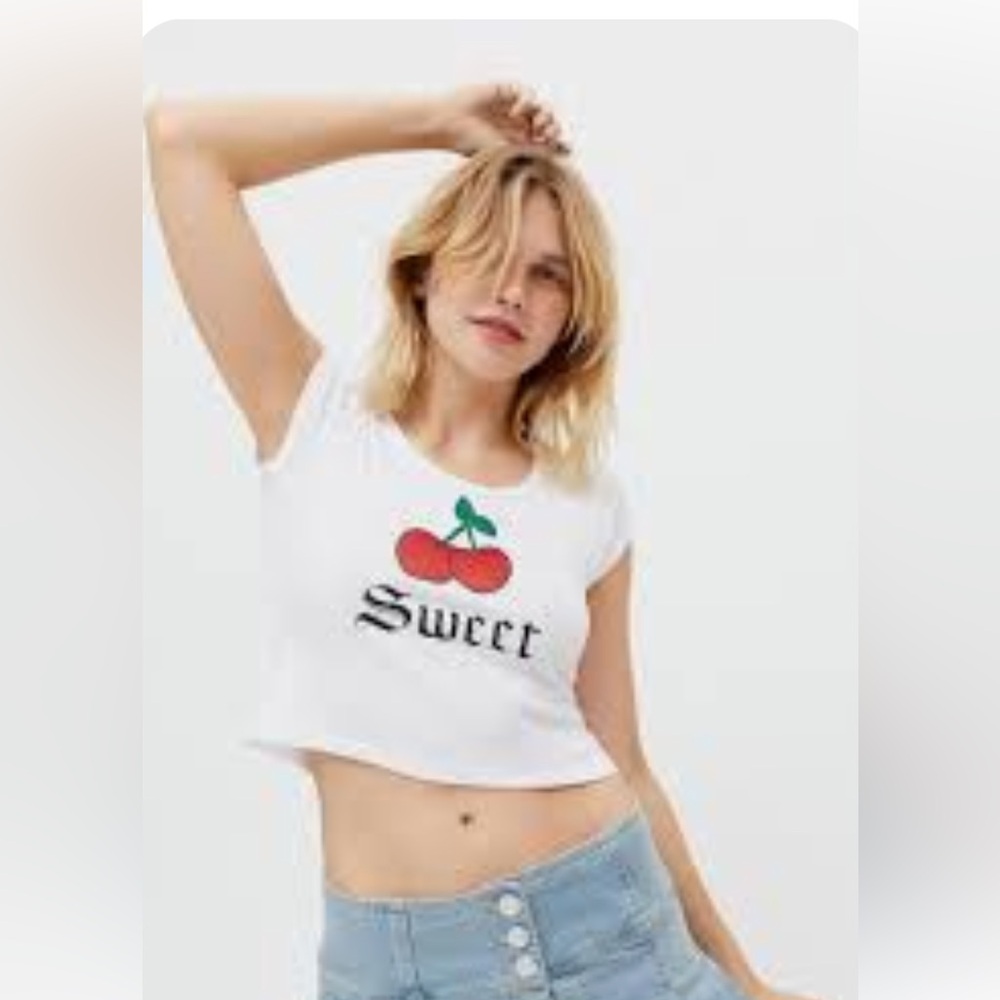 Urban Outfitters | Cropped Tee